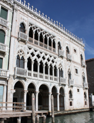 Facciata del palazzo della Ca' d'Oro dal Canal Grande