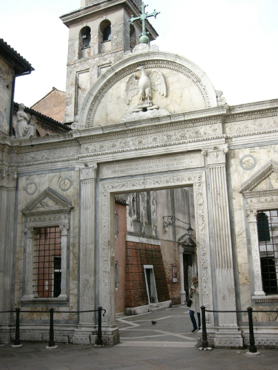 Portale in Campiello della Scuola e Chiesa di San Giovanni Evangelista