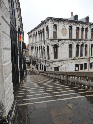 Palazzo dei Camerlenghi dal Ponte di Rialto