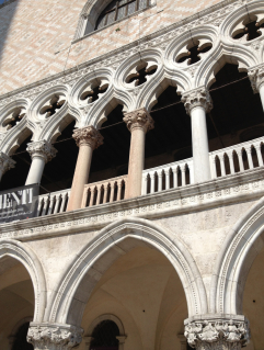 Particolare della Loggia di Palazzo Ducale