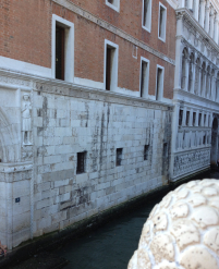 I Pozzi dal Ponte della Paglia sul Rio della Canonica